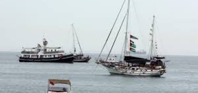 تونس تنفي تعرّض قارب من أسطول مساعدات متّجه إلى غزة لـ«ضربة من مسيّرة»