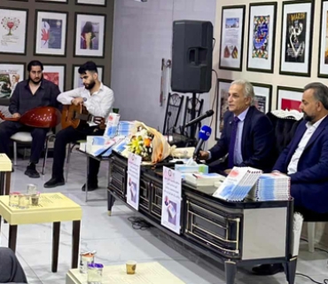 لە ئێوارەیەکی ئەدەبی پەرتووکی مشتێک لە هەناسەی سارد و گەرم خوێندەنەوەی بۆکرا