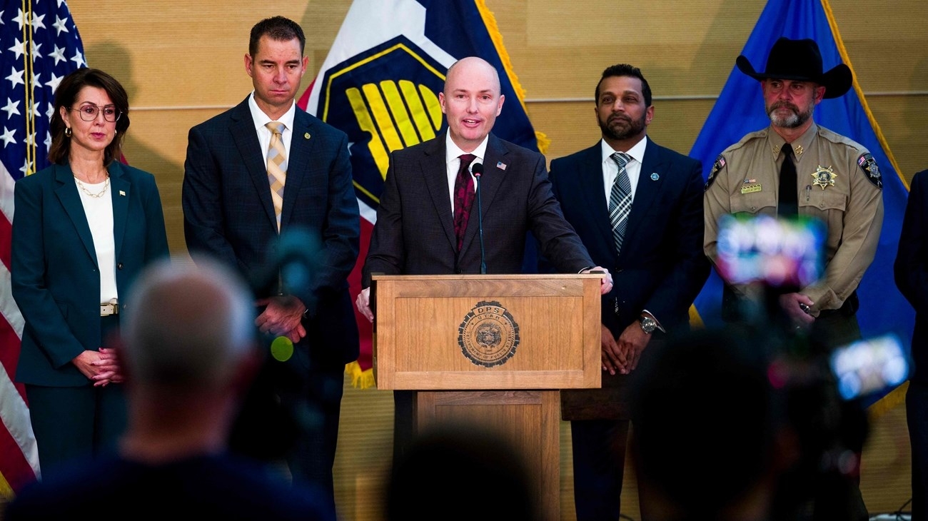 كشف هوية المشتبه به في قتل كيرك.. ودور والده في تسليمه