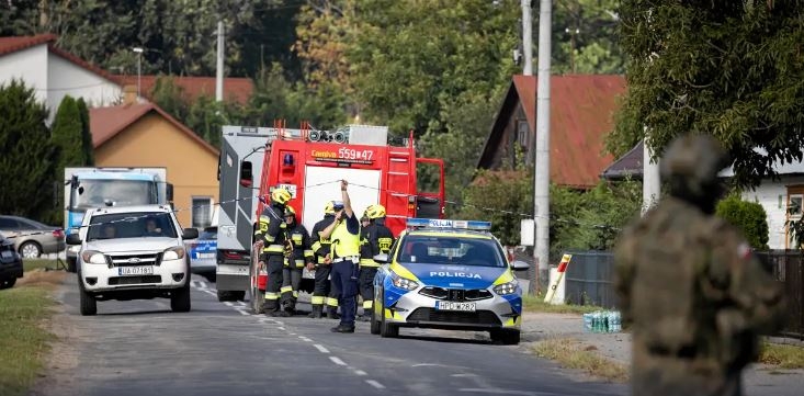Zelenskyy Pleads for Air Defenses as Russian Strikes Intensify; Poland Warns of Readiness for War