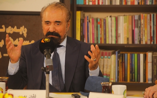 شڤان پەروەر  هونەرمەندی گۆرانیبێژی ناسراوی كورد لەسەر ئاستی جیهان:  هونەرمەندان دەتوانن لە ڕێگەی بەرهەمەكانیانەوە زمانێكی یەكگرتوو پەرە پێ بدەن، تا بتوانین ناسنامەیەكی نەتەوەیی یەكگرتوو بنیاد بنێین