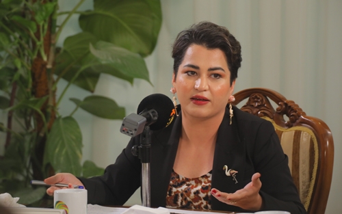 سەبری عەبدی  ئەكتەر و دەرهێنەر لە بواری سینەما و شانۆ:     سینەما هونەرێكە كە دەتوانیت لە ڕێگەیەوە برینەكان و مێژووی گەلەكەت و ڕووداوە ڕاستەقینەكانی پیشان بدەیت