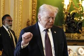 ترمب يشيد بإيقاف برنامج جيمي كيميل... ويصنف حركة «أنتيفا» منظمة إرهابية