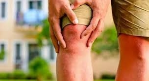 ازدياد ملحوظ في آلام الركبة بين الشباب... فما السبب؟