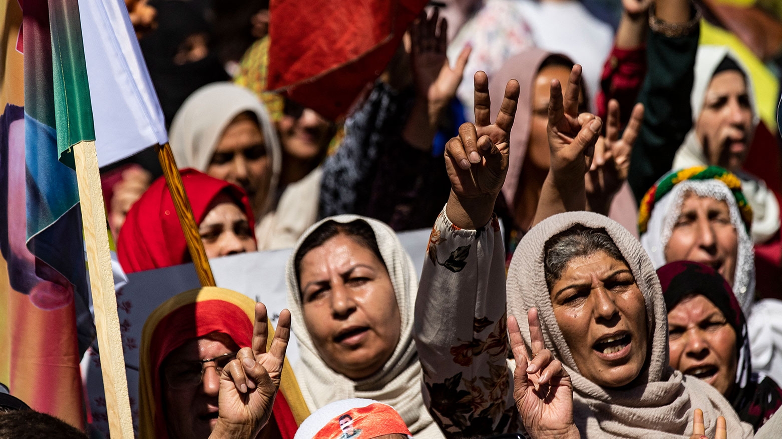 Li Qamişloyê xwenîşandanek ji bo daxwazkirina nenavendîtiyê hat kirin