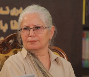 هودا ئەحمەد سەبری هونەرمەندی شێوەكار و سەرپەرشتیاری پەروەردەیی: پێویستە لەسەر بنەمای مێژووی ڕەسەنی خۆمان ناسنامەی هونەری كوردی بونیاد بنێینەوە