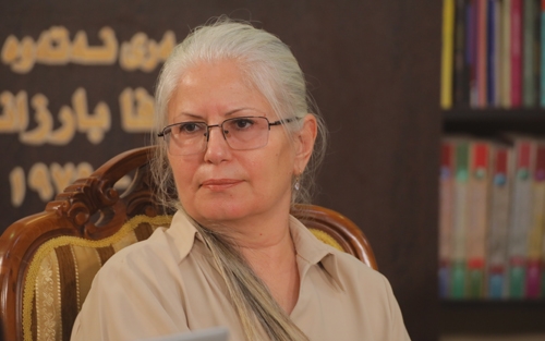 هودا ئەحمەد سەبری هونەرمەندی شێوەكار و سەرپەرشتیاری پەروەردەیی: پێویستە لەسەر بنەمای مێژووی ڕەسەنی خۆمان ناسنامەی هونەری كوردی بونیاد بنێینەوە