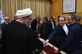 ارتفاع نبرة البرلمان الإيراني في مواجهة إعادة العقوبات