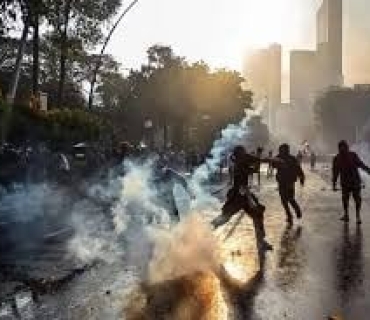 خۆپیشاندانی کرێکاران و خوێندکاران لە ئەندۆنیزیا بەردەوامە