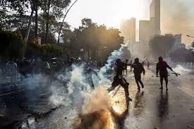 خۆپیشاندانی کرێکاران و خوێندکاران لە ئەندۆنیزیا بەردەوامە