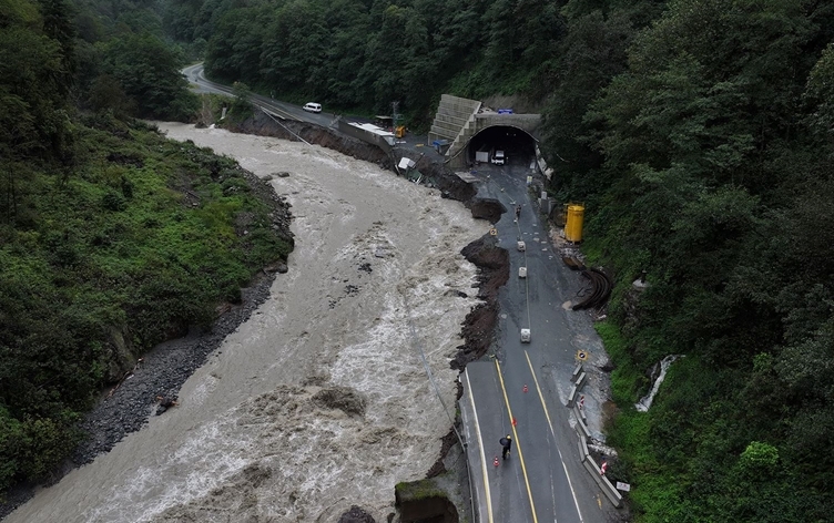 Li 4 parêzgehên Tirkiyeyê lehî rabû