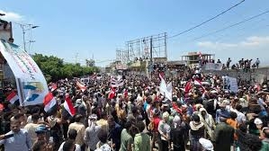 اغتيال مسؤولة حكومية في تعز يهز الشارع اليمني