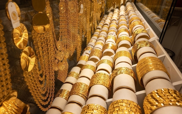 Onsa zêr dîsa nêzîkî 3700 dolarî bû