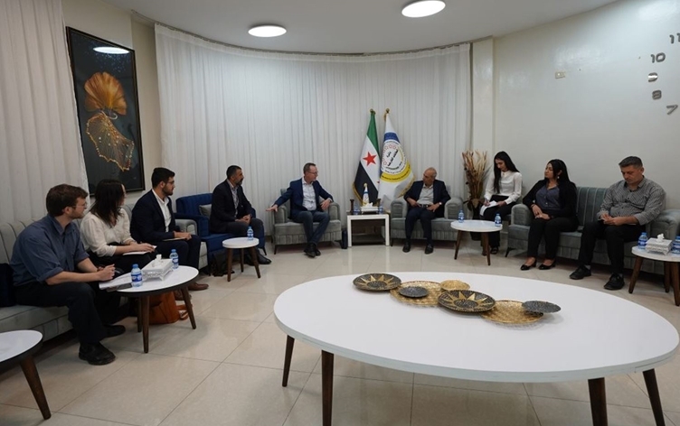 Şandeyeke Awistralyayê çû Rojavayê Kurdistanê