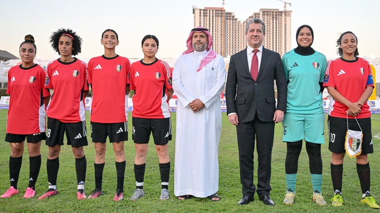 رئيس الحكومة يحضر نهائي كأس العالم لكرة القدم المصغرة للسيدات