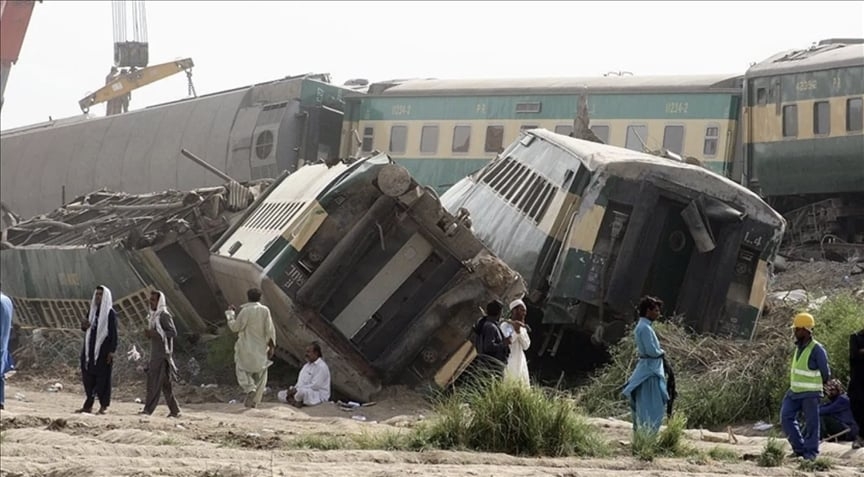هێرشی تەقینەوەی بۆمبێکی چێندراو بۆ سەر شەمەندەفەرێكی نەفەر هەڵگر