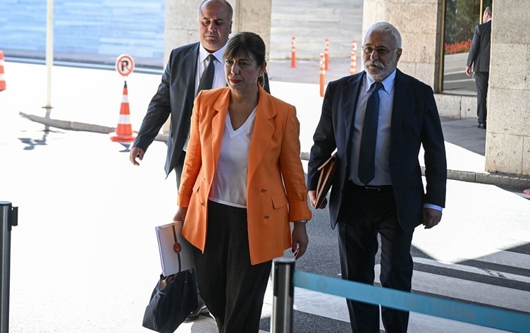 DEM Partî: Qonaxa guhdarîkirinê diqede û ya hiqûqê dest pê dike