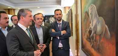 رئيس الحكومة يفتتح معرضاً فنياً مشتركاً