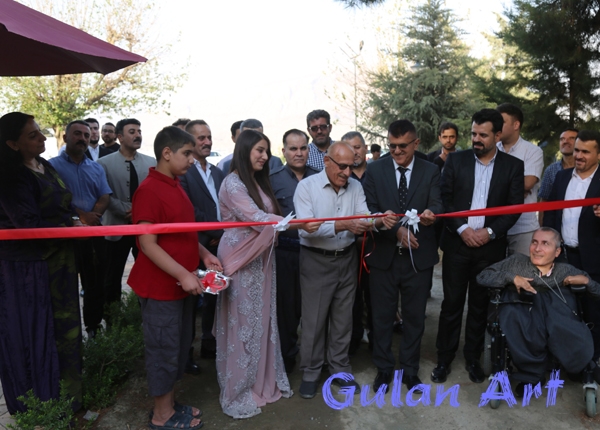 مامۆستا پەیام ڕزگار یەكەمین پێشانگەی تایبەتی شێوەكاریی خۆی كردەوە