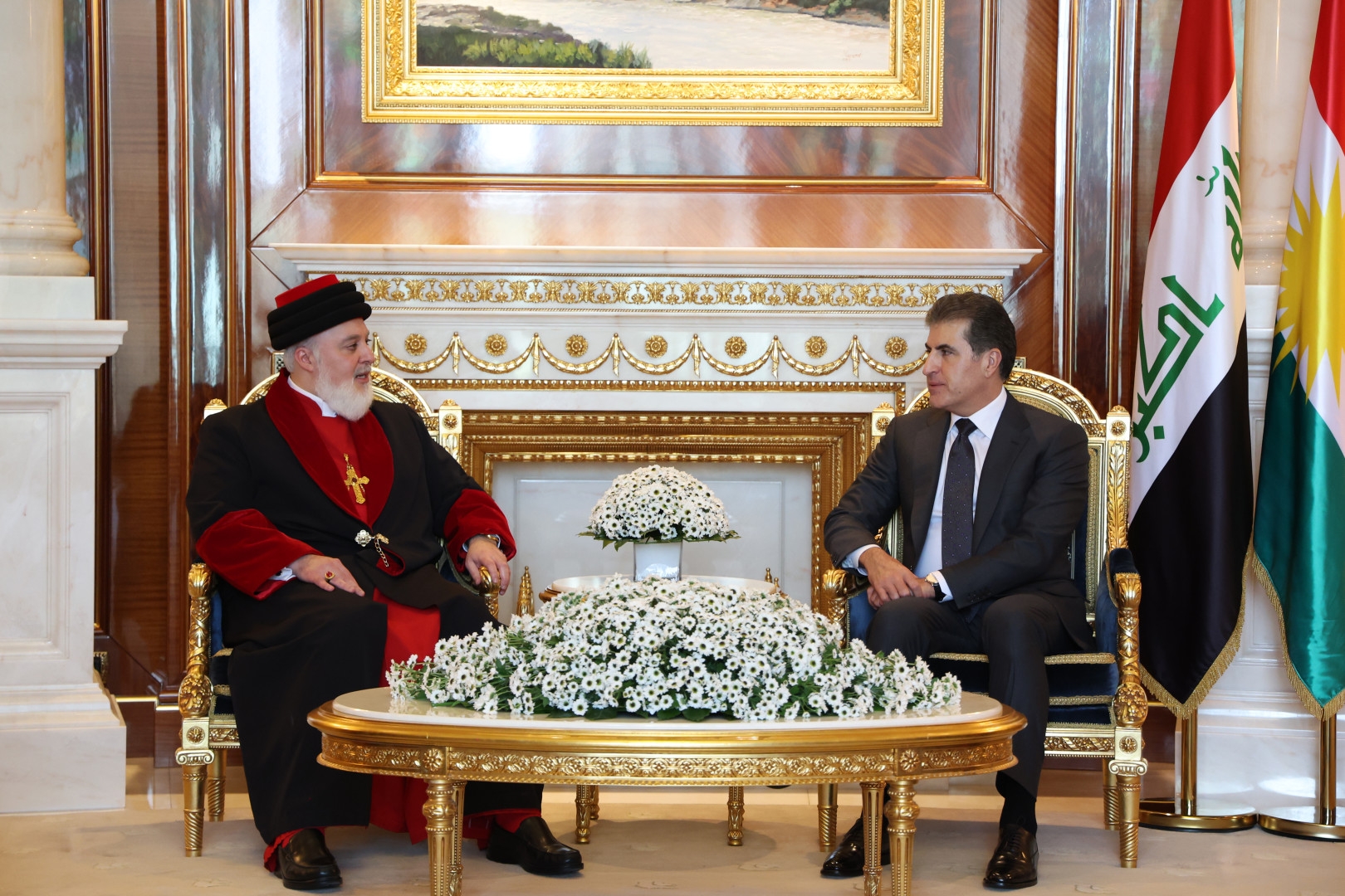 نێچيرڤان بارزانى له‌گه‌ڵ پاتريارك و مه‌ترانه‌كانى كه‌نيسه‌ى ڕۆژهه‌ڵاتيى ئاشوورى كۆبووه‌وه‌