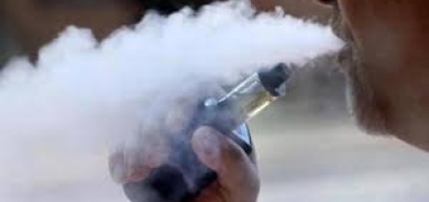 التدخين الإلكتروني قد يزيد من خطر الإصابة بمقدمات السكري