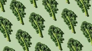 الكالي مقابل السبانخ: أيهما أكثر فائدة غذائية؟