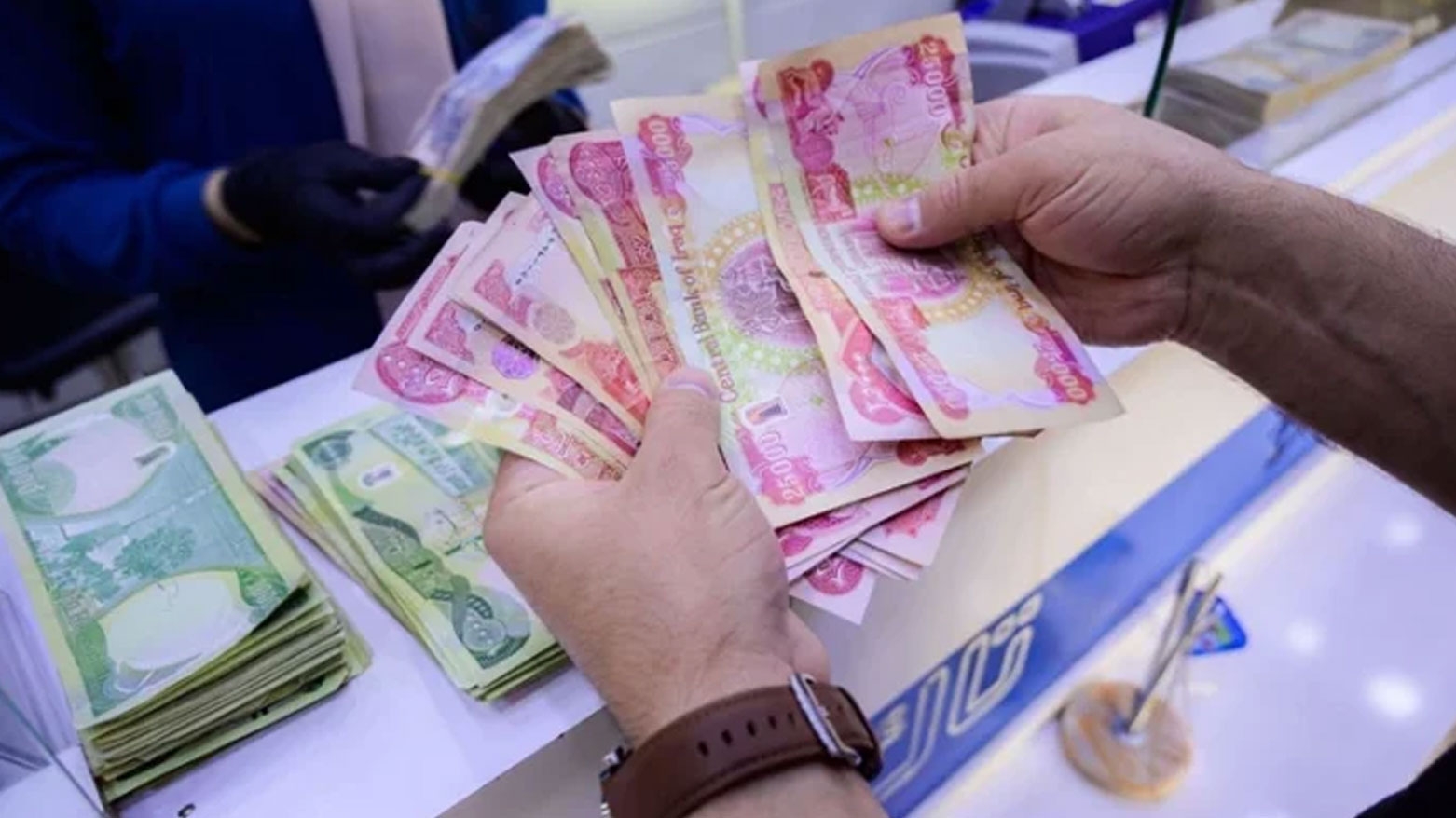 مصدرٌ في المالية الاتحادية: صرف رواتب آب مرهون باستلام 120 مليار دينار من الإقليم