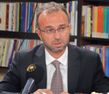 د. بێكەس بریفكانی  بەڕێوەبەری شوێنەوار و كەلەپوور لە پارێزگای دهۆك:     لە ساڵی 2012 هەتا ئێستا 2760 ناوچەی شوێنەواری  لە دهۆك تۆمار كراون كە پێشتر تا 2003 تەنیا 406 شوێنەوار تۆمار كرابوون