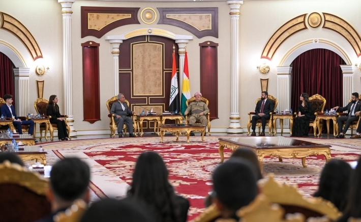 الرئيس بارزاني يستقبل عدداً من الشباب الكوردستانيين في المهجر