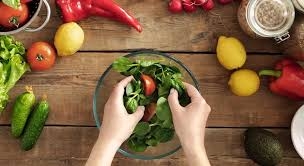 5 أطعمة غنية بفيتامين «ك» أكثر من الكرنب