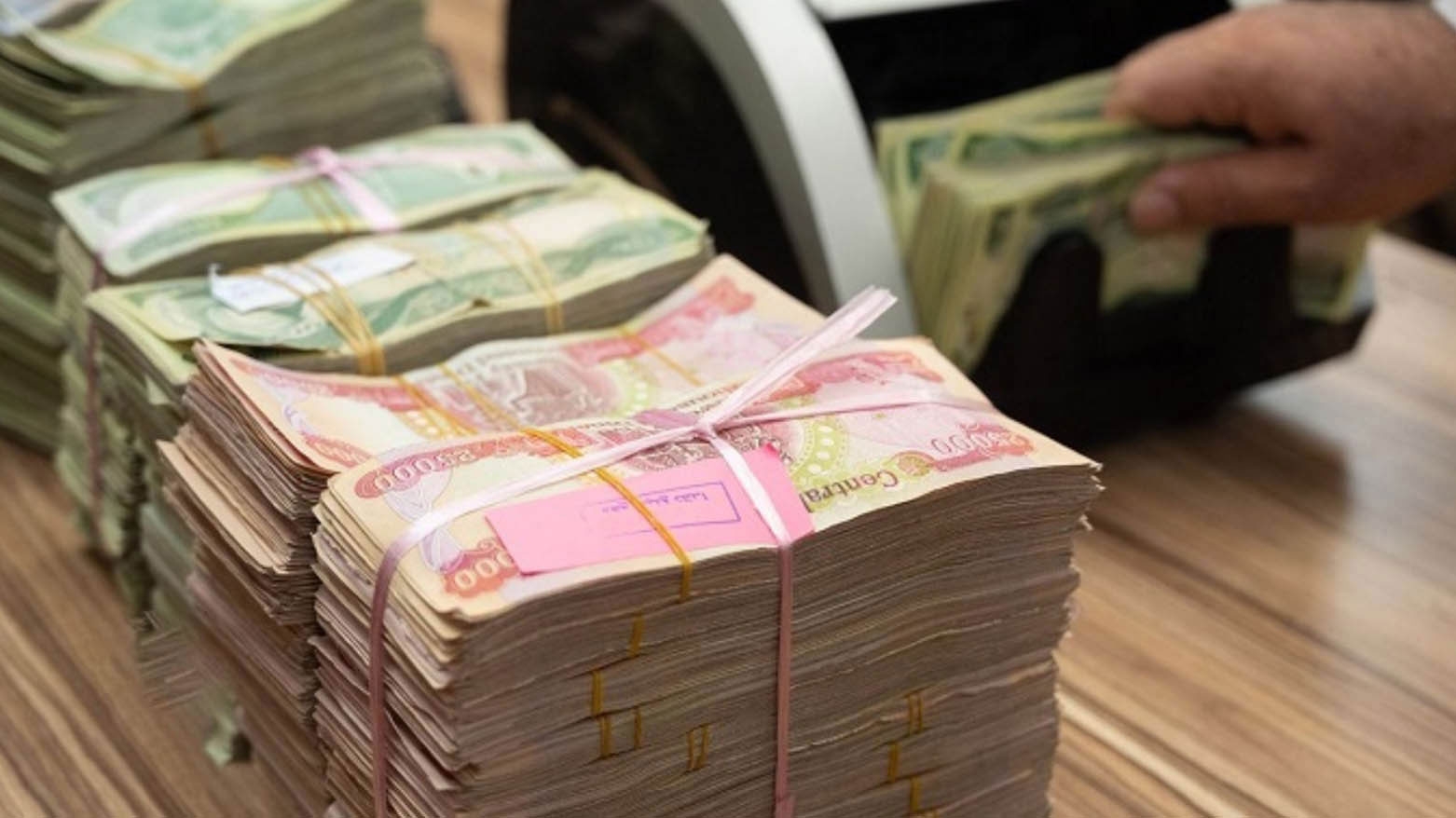 بغداد وأربيل بانتظار اجتماع مجلس الوزراء العراقي حول رواتب شهري آب وأيلول