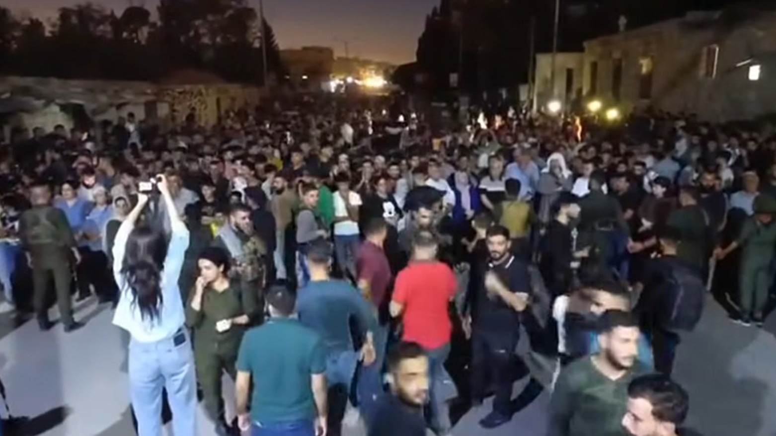 Şêniyên taxên Kurdan ên Helebê banga rakirina dorpêçê dikin