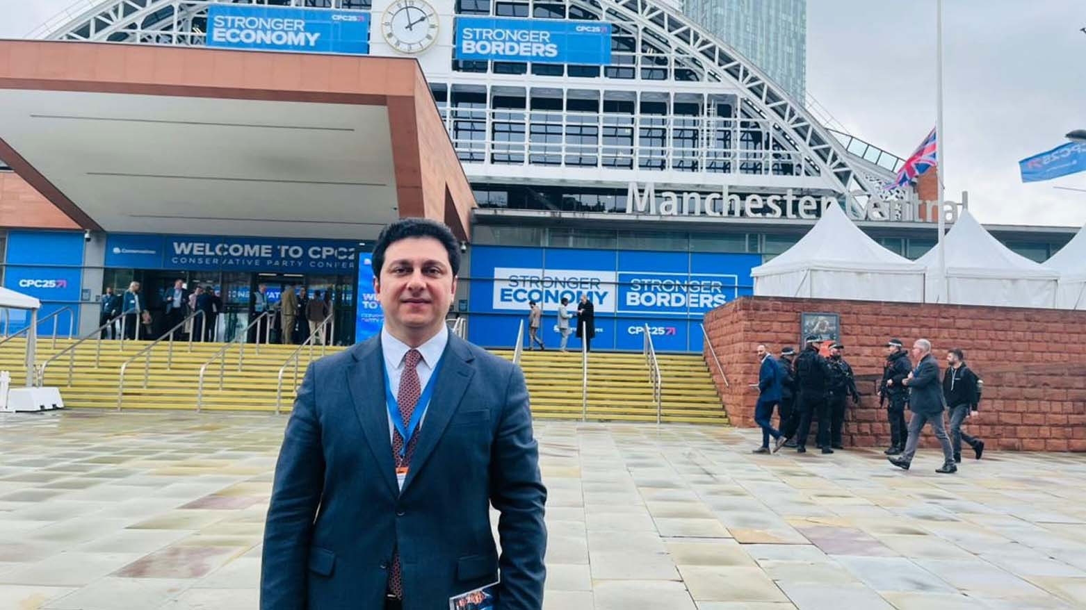 رئيس دائرة المنظمات غير الحكومية يمثل الإقليم في مؤتمر بريطاني