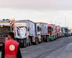 تحرك 400 شاحنة مساعدات إنسانية تمهيداً للدخول إلى غزة