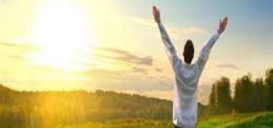 ماذا يحدث لجسمك عند التعرض لأشعة الشمس يومياً؟