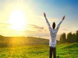 ماذا يحدث لجسمك عند التعرض لأشعة الشمس يومياً؟