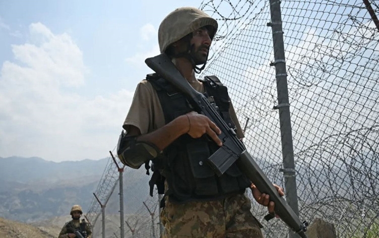 Li ser sînorê Efxanistan û Pakistanê 12 leşker hatin kuştin