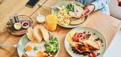 أطعمة إفطار شائعة تحمي الدماغ من الخرف المبكر