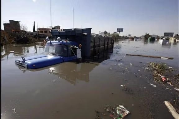 بەهۆی بارانبارین و لافاو ٣٧ کەس گیانیان لەدەستدا