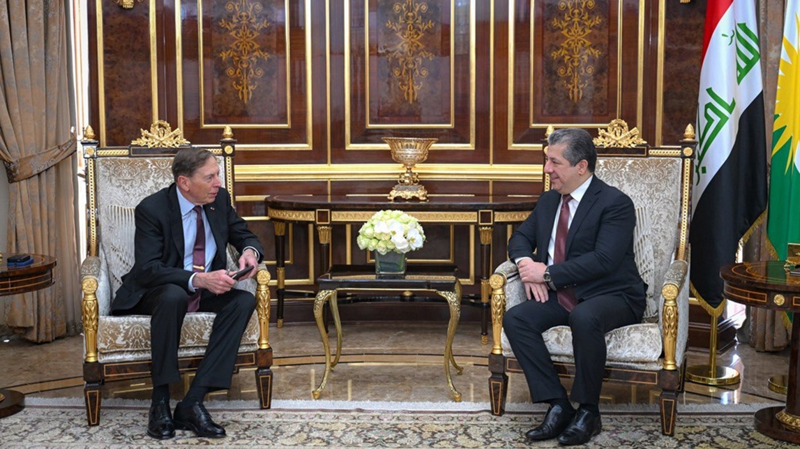 رئيس حكومة إقليم كوردستان يستقبل الجنرال ديفيد بتريوس