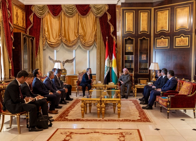 لە پیرمام سەرۆک مەسعود بارزانی پێشوازیی لە شاندێکی پارێزگای شرناخ بە سەرۆکایەتیی بەڕێز بیرۆل ئێکیجی پارێزگاری شرناخ کرد.