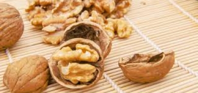 تناول الجوز بانتظام... كيف يؤثر على مستويات التوتر؟