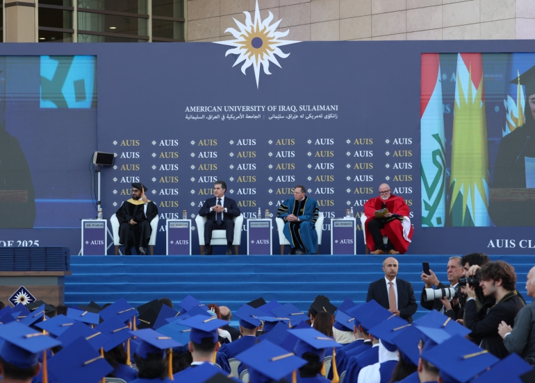 سه‌رۆكى هه‌رێمى كوردستان، به‌شداريى له‌ ڕێوڕه‌سمى ده‌رچوونى خولى چوارده‌هه‌مينى زانكۆى ئه‌مه‌ريكى له‌ عێراق ـ سلێمانيدا كرد كه‌ تيايدا 218 ده‌رچووى به‌كالۆريۆس و ماسته‌ر خوێنديان ته‌واو كرد