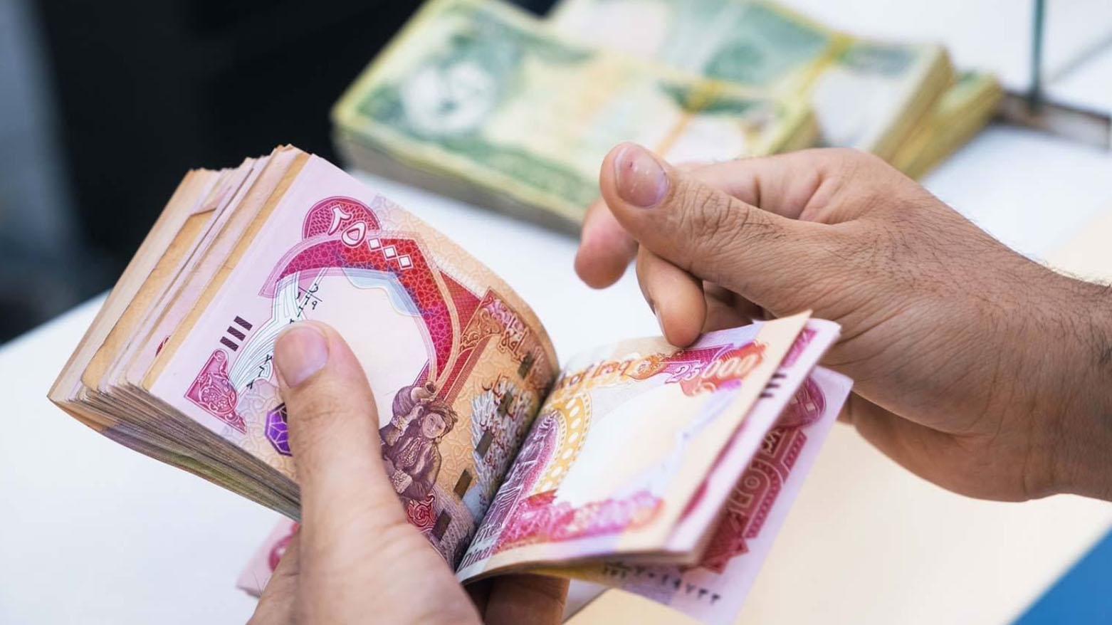 إيداع 15.5 مليار دينار في حساب وزارة التجارة لصرف مستحقات مزارعي القمح