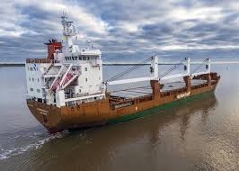 الحوثيون ينفون علاقاتهم باشتعال ناقلة في خليج عدن