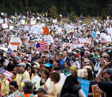 خۆپیشاندانی سەرتاسەری له ئەمەریکا دژ به سیاسەتەکانی ترامپ