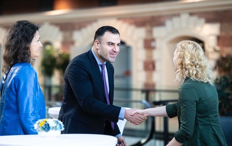 Ji bo Parlamentoya Holendayê 27 lîste dikevin pêşbaziyê: Kurdek jî namzed e