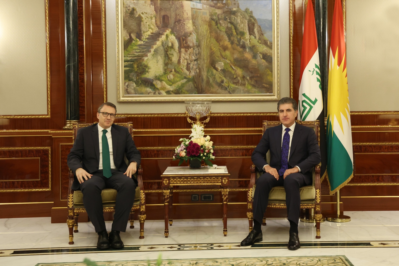 نێچيرڤان بارزانى، سه‌رۆكى هه‌رێمى كوردستان، پێشوازيى له‌ به‌ڕێز ئانل بۆرا ئينان، باڵيۆزى توركيا له‌ عێراق كرد.