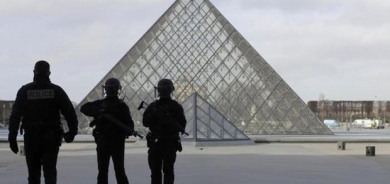 دزیی چەکداری لە مۆزەخانەی لۆڤەر لە پاریس