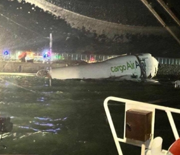 بەهۆی کەوتنەخوارەوەی فڕۆکەیەکی بارهەڵگری هۆنگ کۆنگ دوو کەس گیانیان لەدەستدا